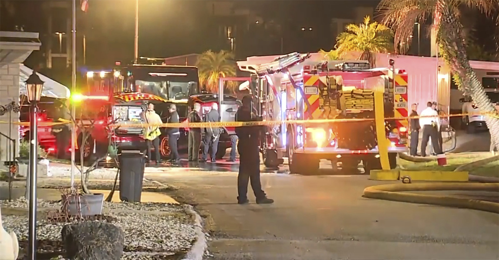 3 Killed When Small Plane Crashes In Florida Mobile Home Park – The ...