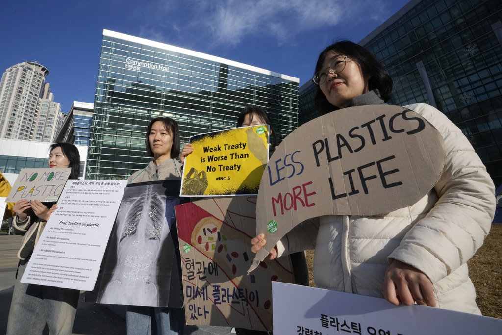 Negotiators Fail To Reach An Agreement On A Plastic Pollution Treaty ...