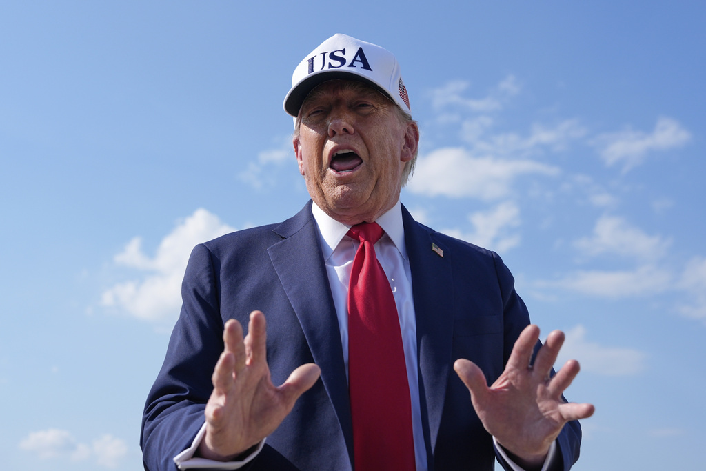 Trump Blames Biden for Emptying Out U.S. Arsenal With Ukraine Aid as Russia Renews Attacks