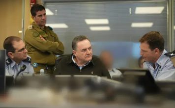 Defense Minister Katz and senior IDF officials at the Kiryah in Tel Aviv during the attack in Yemen. (Photo: Elad Malka/Defense Ministry)