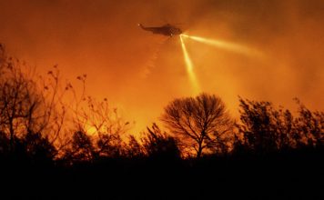 A helicopter drops water while fighting the Auto Fire in Ventura County, Calif., on Monday, Jan. 13, 2025. (AP Photo/Noah Berger)