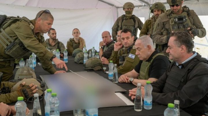 Prime Minister Binyamin Netanyahu, Defense Minister Yisrael Katz, and senior IDF officials in Gaza. (GPO)