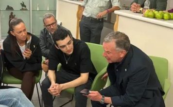 Middle East envoy Steve Witkoff visits released hostage Edan Alexander at Ichilov Hospital. (X)